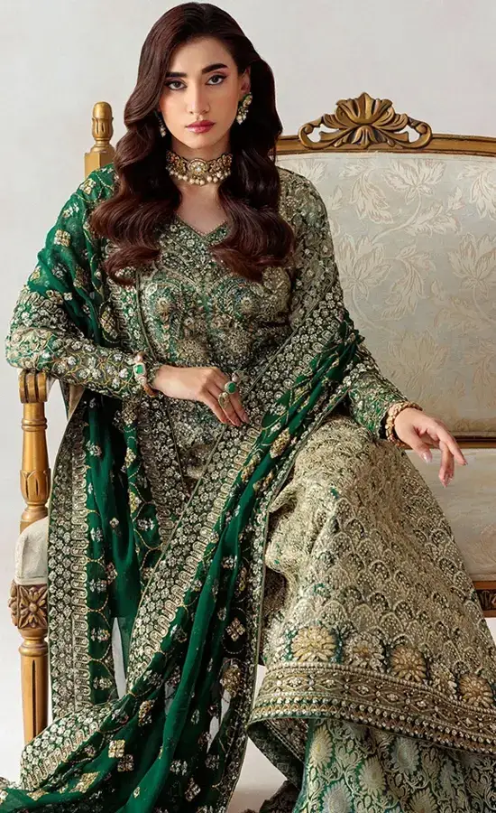 Pakistani Mehndi Dress For Wedding Guestsss (4)