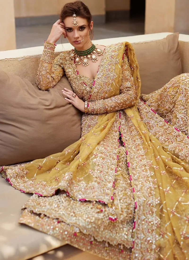 Kanwal Malik Mustard Lehenga for Mehndi (2)