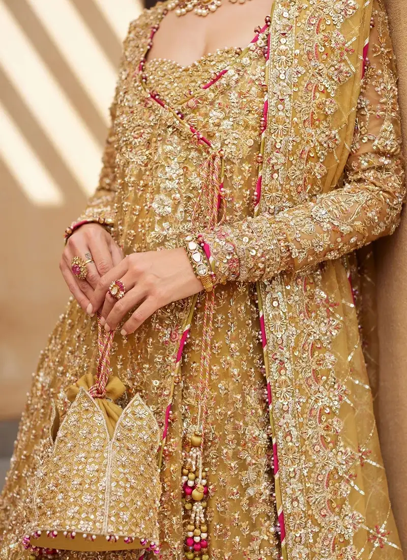 Kanwal Malik Mustard Lehenga for Mehndi (4)