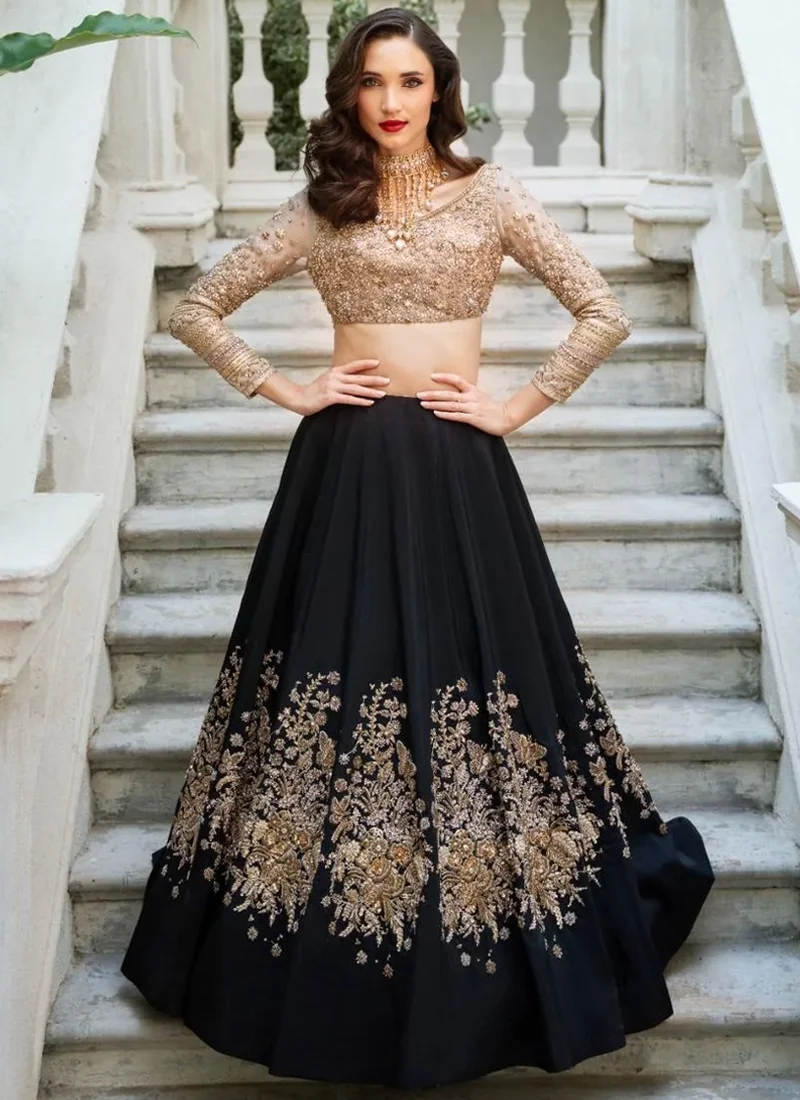 Black Walima Lehenga Choli with Oversized Gold Bouquets Video